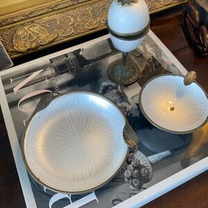 😻😻Vintage EVANS 3 piece lighter ash tray set. Hand enameled.